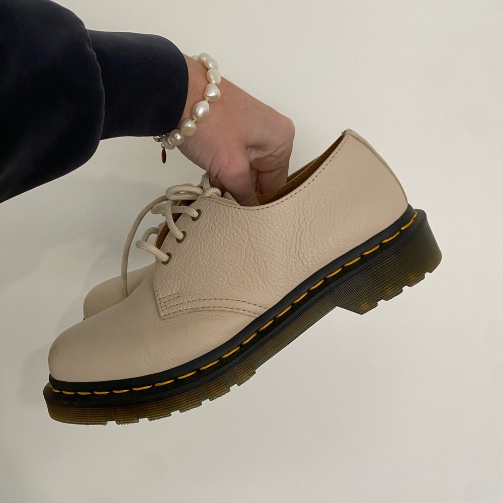 Like new Dr Marten shoes - size 7 womens